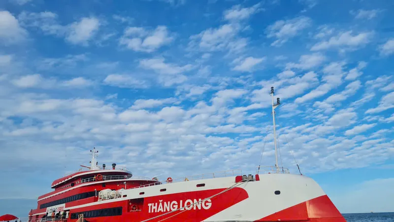 Tàu khách Thăng Long tuyến Vũng Tàu - Côn Đảo thuộc Công Ty Cổ Phần Phú Quốc Express khai thác.