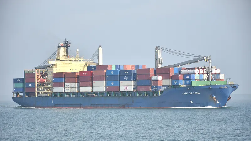 Giá cước vận tải container nội địa tăng từ 15 đến 25%