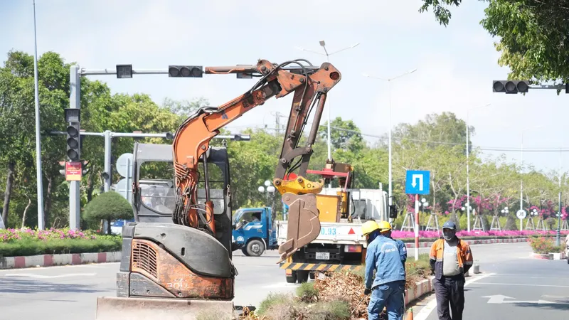 Các đơn vị thi công tại hiện trường sáng 30-3
