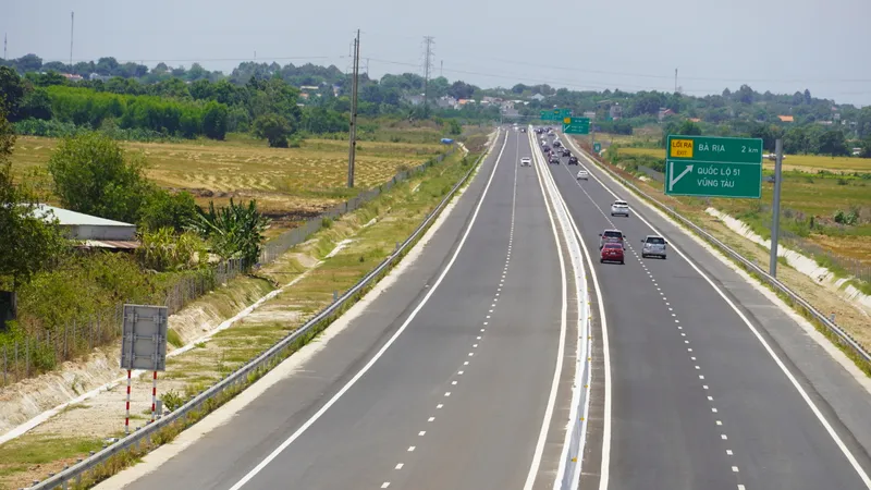 Cao tốc Biên Hòa – Vũng Tàu còn vắng xe trong ngày 1-5