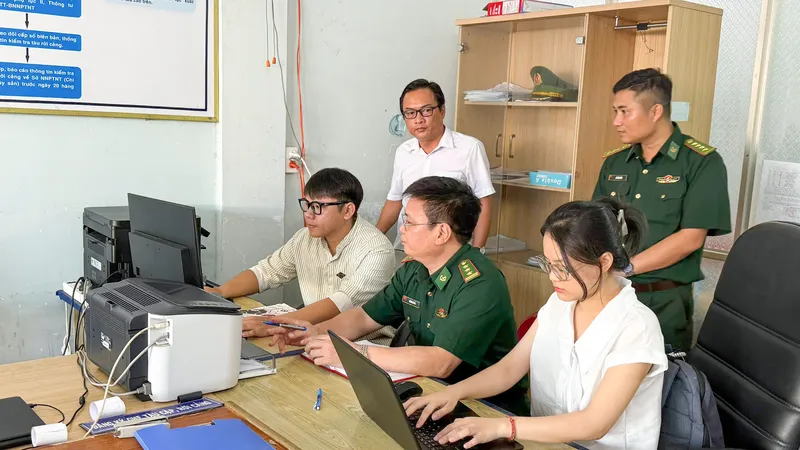 Đoàn công tác khảo sát việc vận hành Hệ thống truy xuất nguồn gốc thủy sản khai thác điện tử (eCDT) và Hệ thống giám sát tàu cá tại Cảng Tân Phước