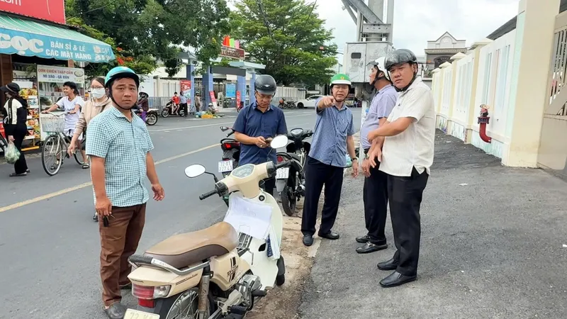 Xã Long Hải chấn chỉnh tình trạng buôn bán lấn chiếm lòng lề đường