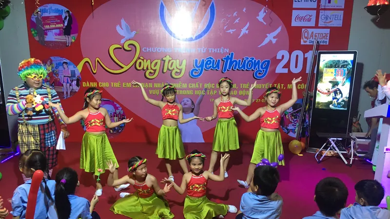 Tiết mục diễn văn nghệ tại ngày hội