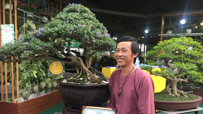 Nghệ sĩ Hoài Linh đoạt giải nhất Hội thi Hoa lan - Bonsai