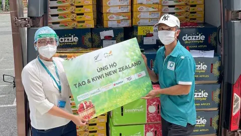 Đại sứ quán New Zealand tặng trái cây New Zealand cho bệnh viện, trung tâm chống dịch Covid-19