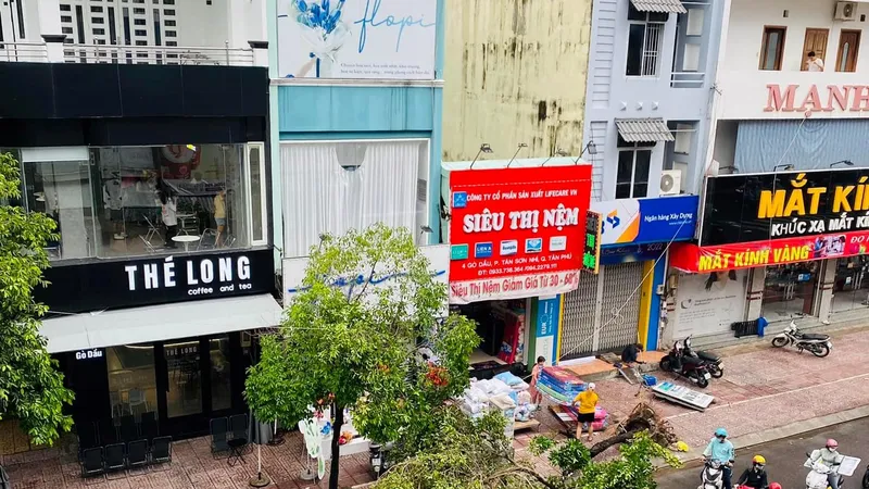 TPHCM mưa lớn, gây ngập nặng, xuất hiện mưa đá