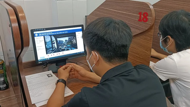 TPHCM có hơn 40% thí sinh rớt trong lần thi mô phỏng ô tô đầu tiên