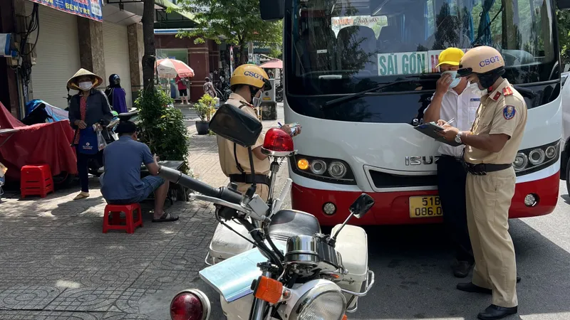 Quận 5 xử lý 25 trường hợp xe khách hoạt động sai quy định trong buổi sáng