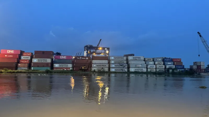Doanh nghiệp vận tải phản ánh vì hàng hóa quá cảnh bị hải quan kiểm tra, phát sinh chi phí
