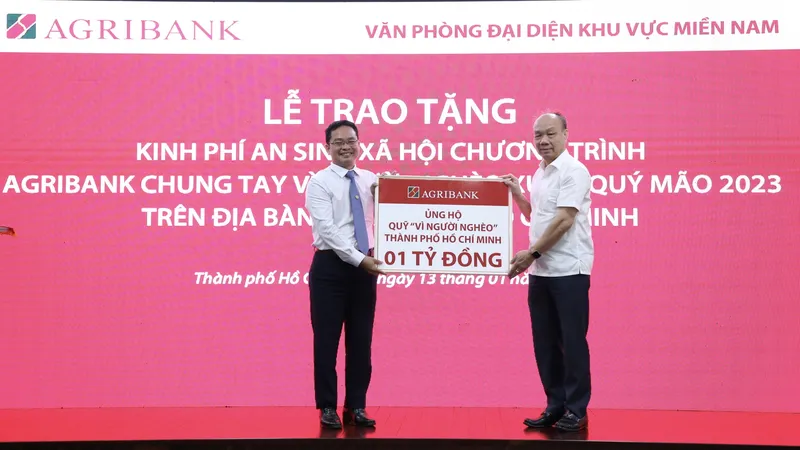 Agribank trao tặng kinh phí 1 tỷ đồng cho Quỹ vì người nghèo TPHCM