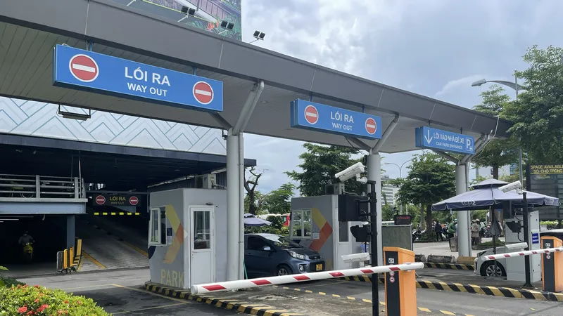 Nhà giữ xe sân bay Tân Sơn Nhất đổi thu phí lượt taxi