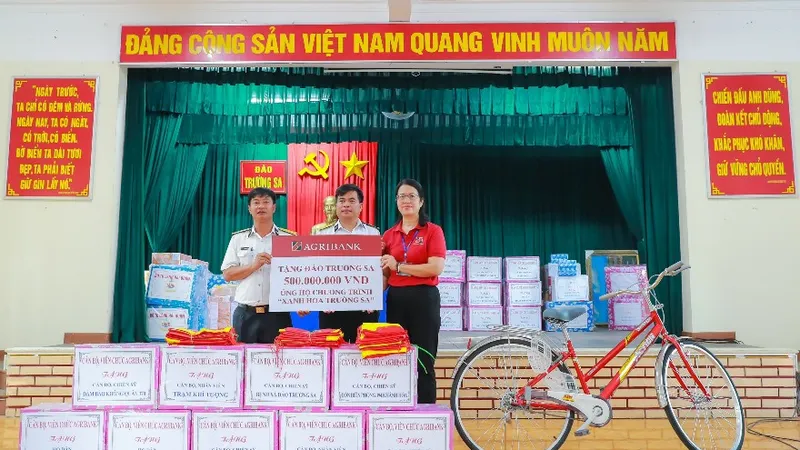 Agribank ủng hộ 1,5 tỷ đồng chương trình "Xanh hóa Trường Sa"