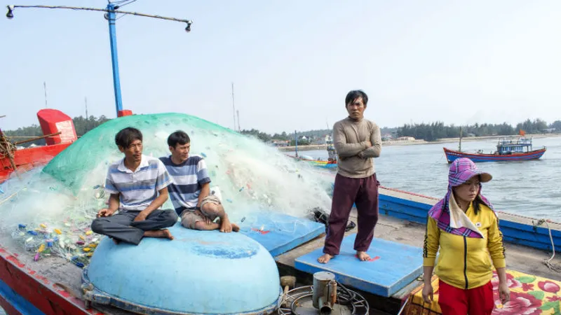 tàu đưa thuyền viên trở về