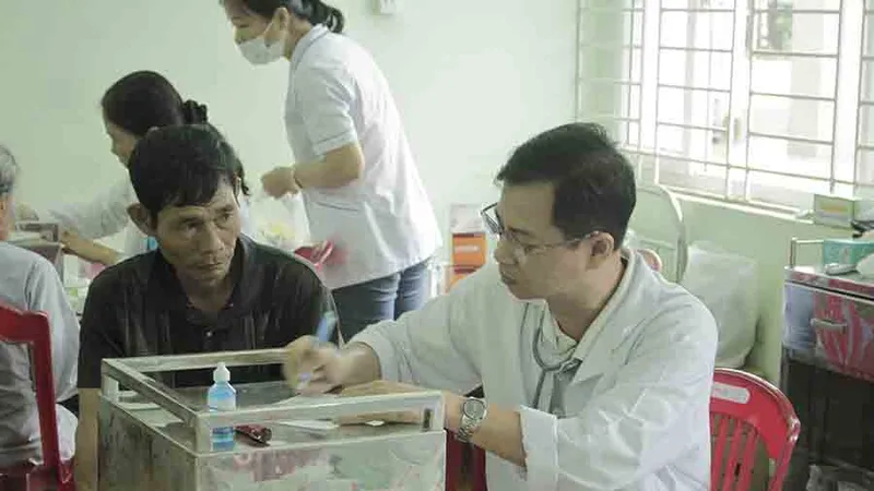 Khám sức khỏe cho người dân Sơn Mỹ