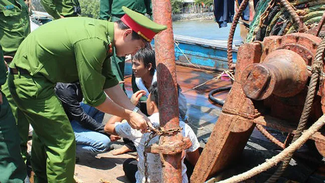 Quảng Ngãi giải cứu 4 ngư dân bị bắt giữ trái pháp luật trên 2 tàu cá