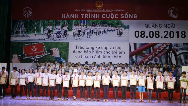 “Hành trình cuộc sống” lần thứ 8 đến với trẻ em khó khăn ở Quảng Ngãi