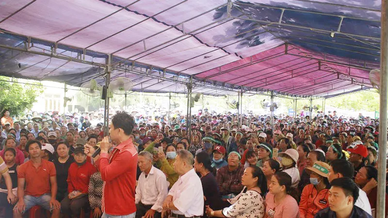 Hàng trăm người dân đến tham gia đối thoại