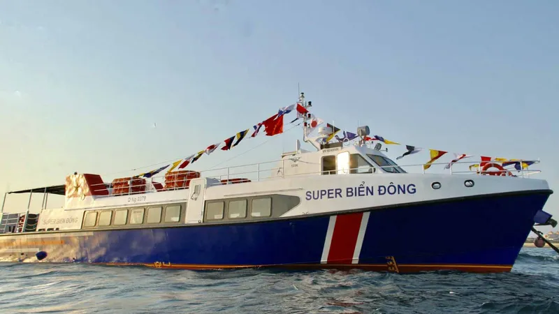 Tàu siêu tốc đâm chìm tàu cá 