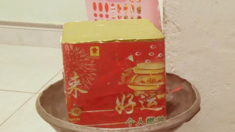 Tạm giữ một thanh niên tự chế pháo, bán cho khách