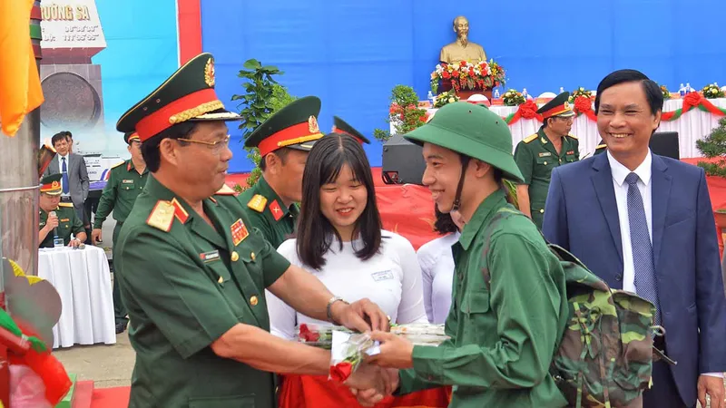 Thanh niên cả nước nô nức nhập ngũ bảo vệ Tổ quốc