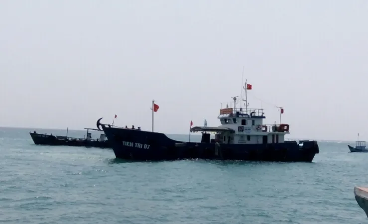 Quảng Ngãi: Tàu Tiên tri 07 đã đưa 30.000 lít xăng đến đảo Lý Sơn