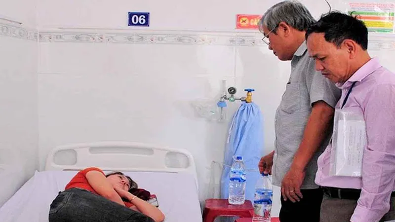  Hàng chục công nhân cấp cứu sau khi ăn trưa