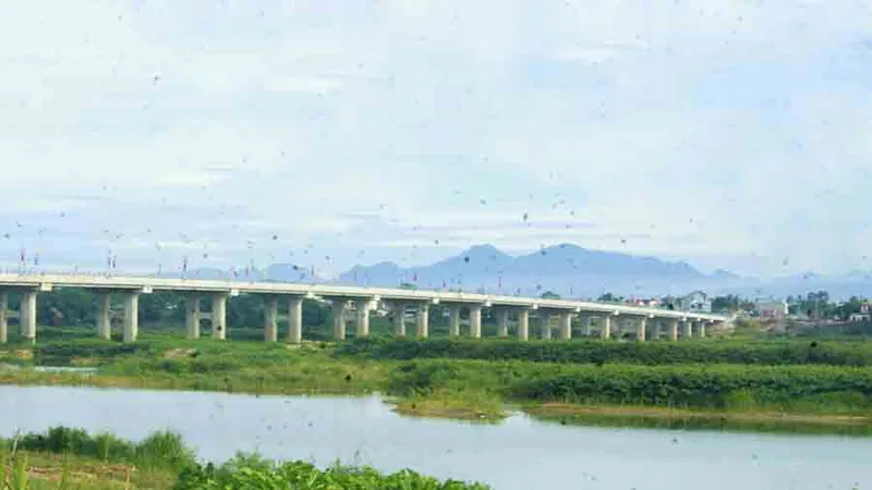 Cầu Thạch Bích có tổng chiều dài hơn 2,4km