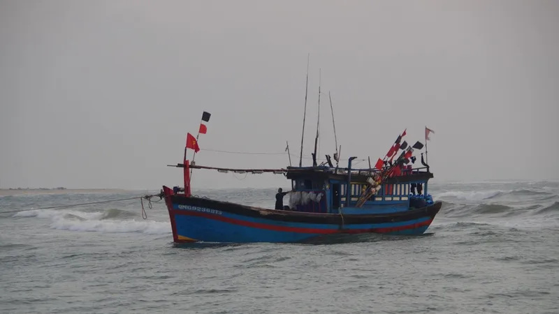 Quảng Ngãi: Gặp nạn 12 ngày, 6 ngư dân vẫn chưa được cứu