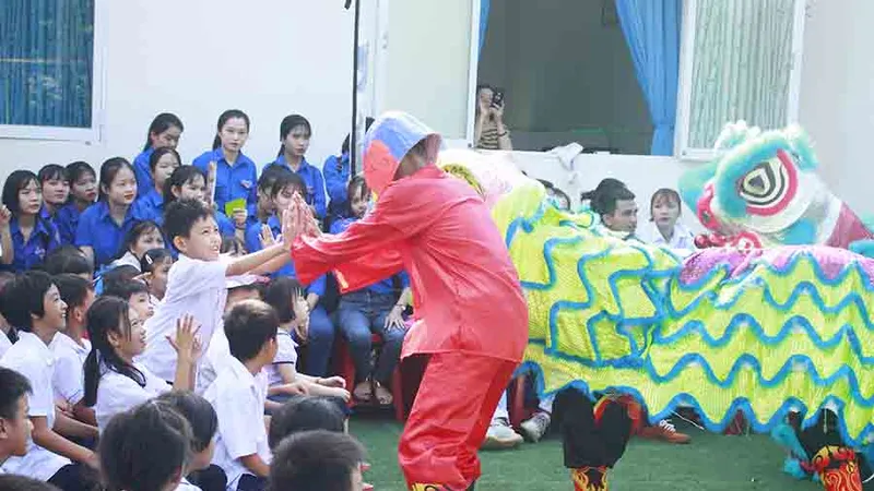 Tết Trung thu ở Trung tâm Nuôi dạy trẻ khuyết tật Võ Hồng Sơn