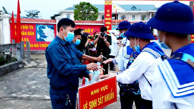 Hơn 2.600 thanh niên Quảng Ngãi lên đường nhập ngũ