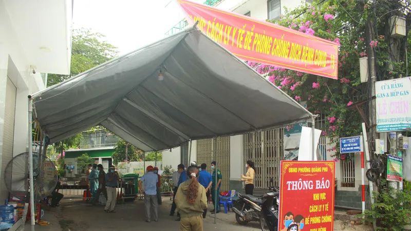 Cận cảnh cách ly tổ 9, phường Quảng Phú hơn 160 nhân khẩu vì liên quan đến ca bệnh 419