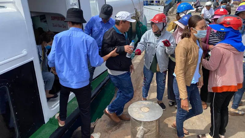 Du khách nước ngoài cư trú trên 15 ngày ở Việt Nam được du lịch ra đảo Lý Sơn