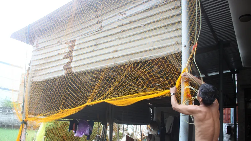 Quảng Ngãi: Giăng lưới, cột dây chằng chống nhà cửa ứng phó bão số 10
