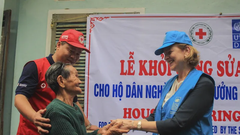 Liên hợp quốc hỗ trợ khẩn cấp cho người dân bị ảnh hưởng bão lụt tại 5 tỉnh miền Trung