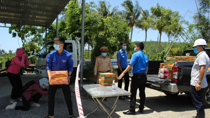 Quảng Ngãi: Trao hỗ trợ phòng, chống dịch Covid-19 tại khu vực cách ly