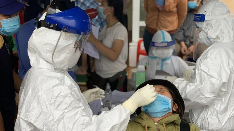 Quảng Ngãi ghi nhận 2 người nghi mắc Covid-19 qua test nhanh tại chốt kiểm tra y tế