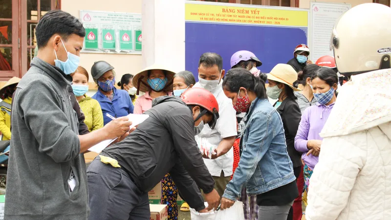 Quảng Ngãi: Cấp mặt hàng thiết yếu cho người dân vùng núi nhân dịp Tết Nguyên đán