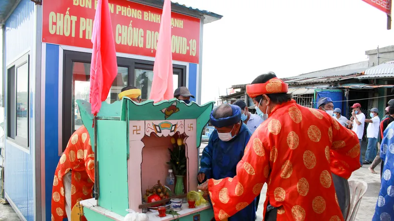 Ngư dân Quảng Ngãi tổ chức lễ cầu ngư và ra khơi đánh bắt đầu năm