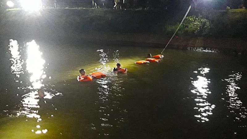 Hai anh em trượt chân xuống kênh mất tích ở Quảng Ngãi: Đã tìm thấy em trai