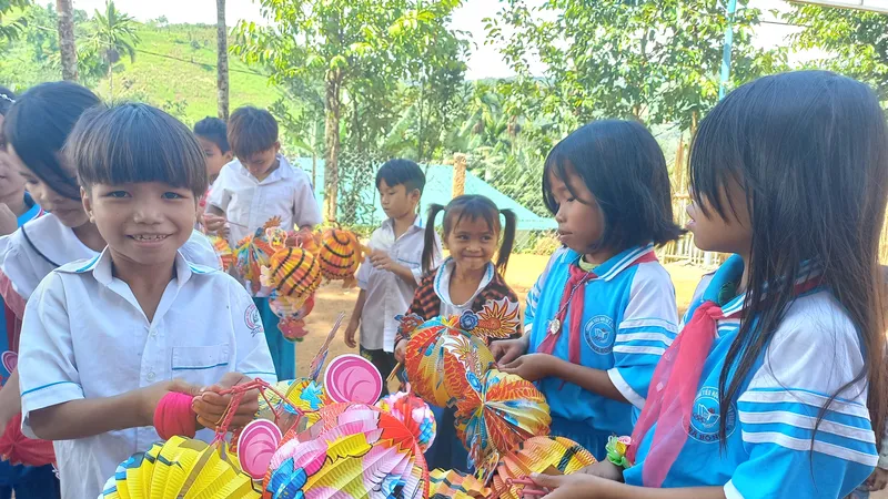 Quảng Ngãi: Niềm vui Tết Trung thu của trẻ em vùng núi
