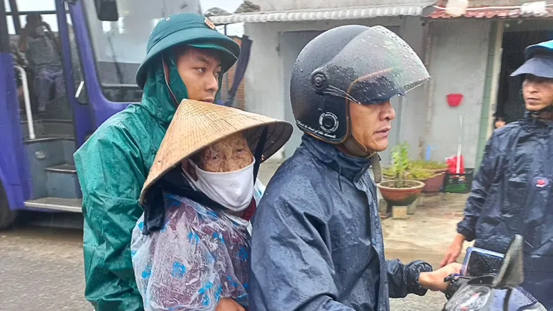 Quảng Ngãi: Vận động, di dời người dân ở vùng nguy hiểm đến nơi an toàn trú bão