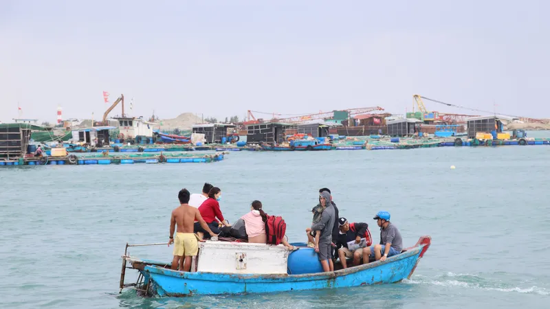 Tỉnh Quảng Ngãi ứng phó bão số 5, dịch sốt xuất huyết bùng phát đảo Lý Sơn 