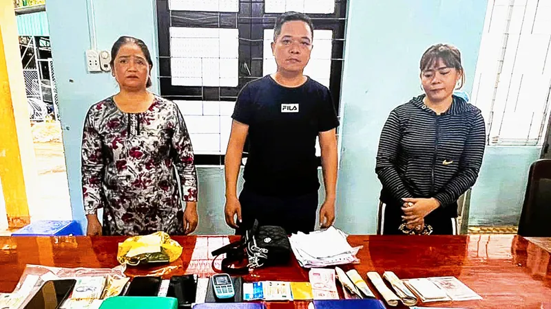Quảng Ngãi: Bắt nhóm đối tượng cho vay nặng lãi, thu giữ sổ nợ hơn 10.000 trang