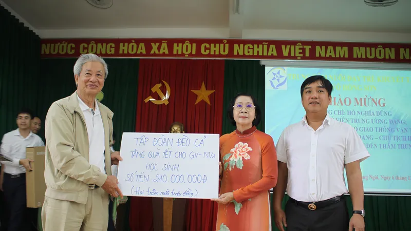  Nguyên Bộ trưởng Bộ GTVT thăm Trung tâm Nuôi dạy trẻ khuyết tật Võ Hồng Sơn