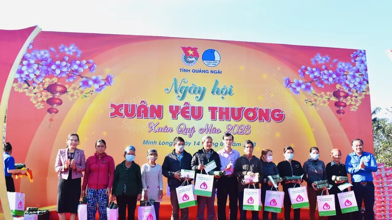 Ngày hội Xuân yêu thương đến miền núi Quảng Ngãi