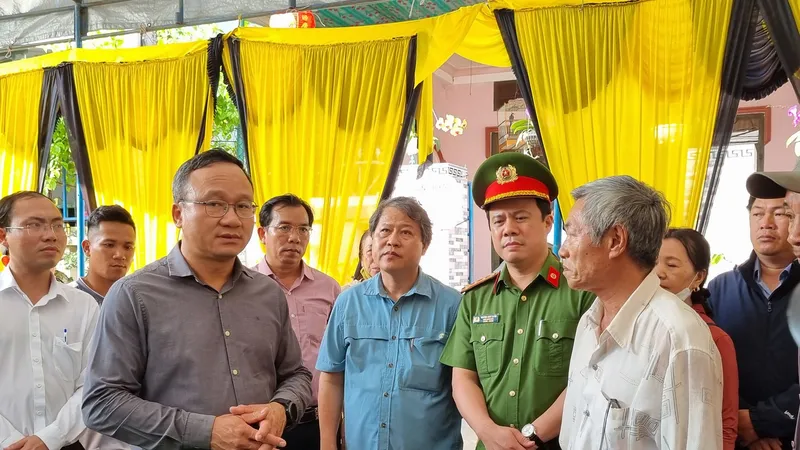 thăm gia đình nạn nhân
