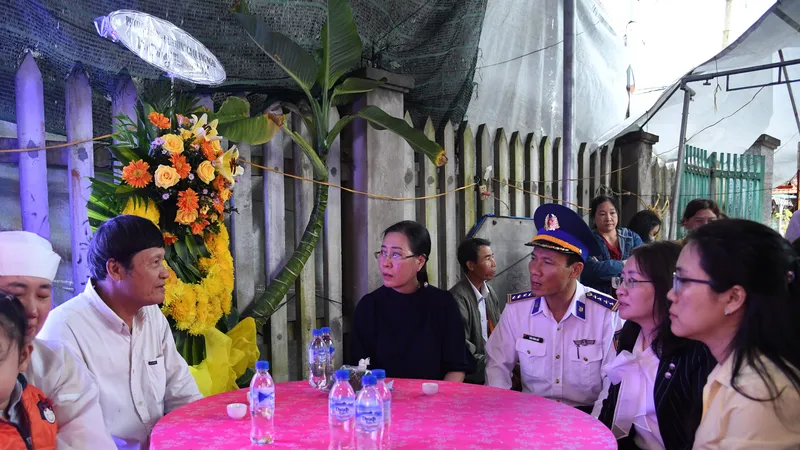 Lãnh đạo Quảng Ngãi thăm viếng và hỗ trợ các gia đình nạn nhân trong vụ tai nạn giao thông xảy ra tại Quảng Nam