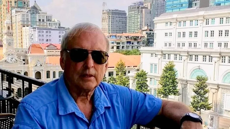 Phóng viên chiến trường Ronald L. Haeberle, người chụp bộ ảnh về thảm sát Sơn Mỹ