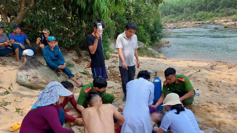 Quảng Ngãi: Một thanh niên bị chuột rút khi bơi giữa sông dẫn đến tử vong