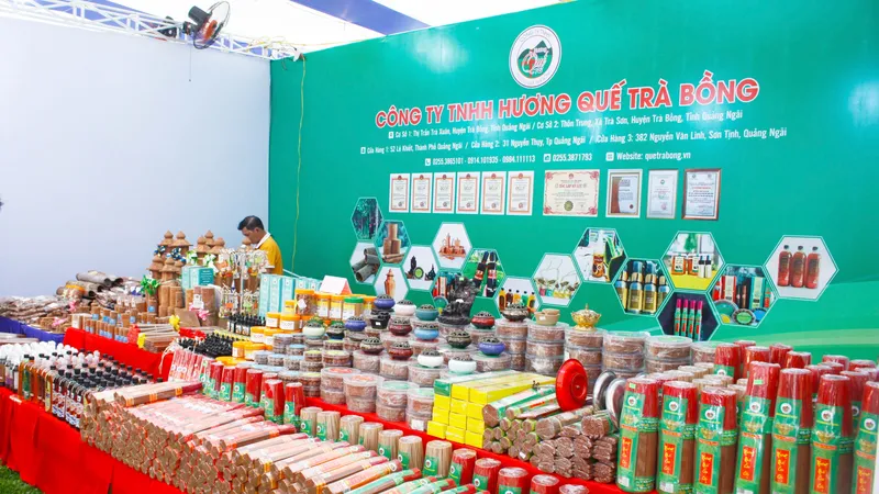 Triển lãm sản phẩm tiêu biểu của gần 70 doanh nghiệp 